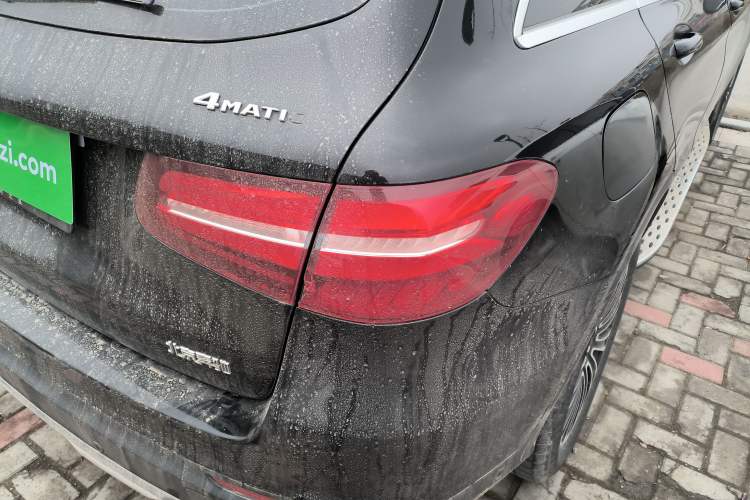 Used Mercedes-Benz GLC 2018 Facelift GLC 200 4MATIC Exterior 3