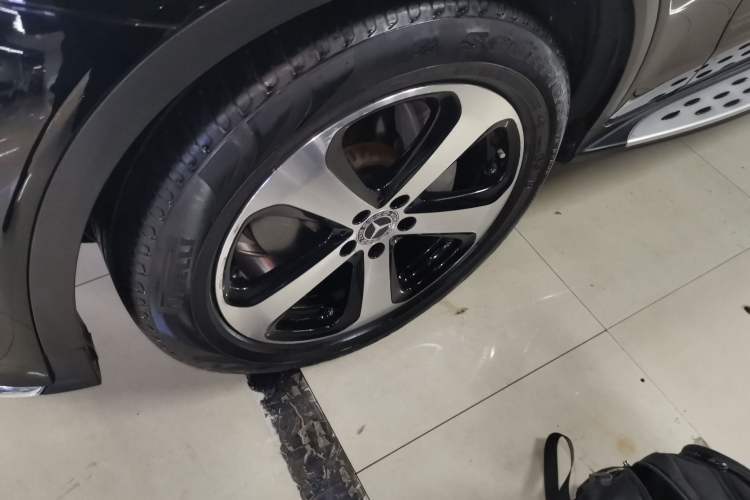 Used Mercedes-Benz GLC 2018 Facelift GLC 260 4MATIC Luxury Edition Exterior 4
