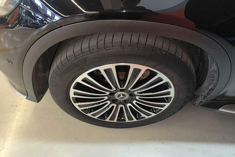 Used Mercedes-Benz GLC 2018 GLC 260 4MATIC Dynamic Edition Exterior 4