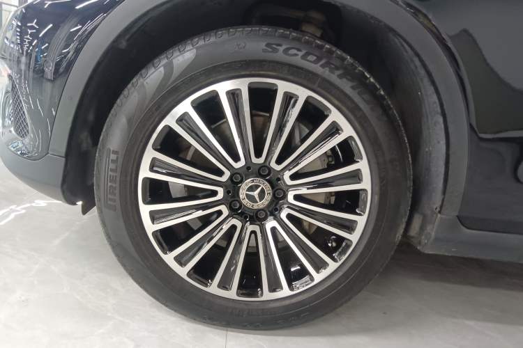 Used Mercedes-Benz GLC 2018 Facelift GLC 200 4MATIC Exterior 4