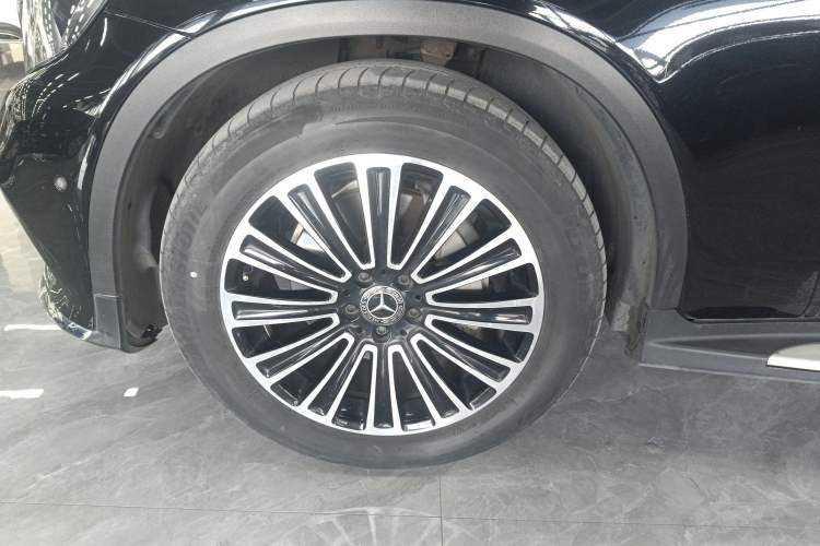 Used Mercedes-Benz GLC 2018 Facelifted GLC 260 4MATIC Dynamic Edition Exterior 4