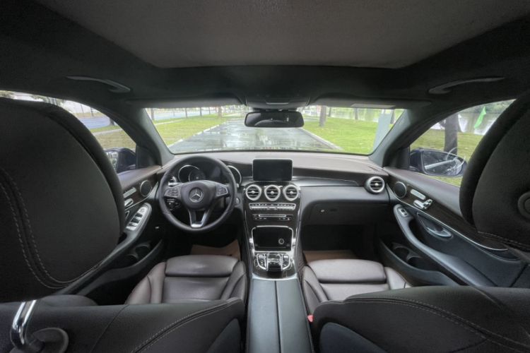 Used Mercedes-Benz GLC 2018 Facelift GLC 260 4MATIC Luxury Edition Exterior 4