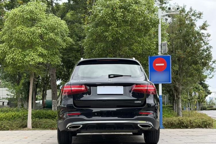 Used Mercedes-Benz GLC 2018 GLC 260 4MATIC Luxury Model Exterior 4
