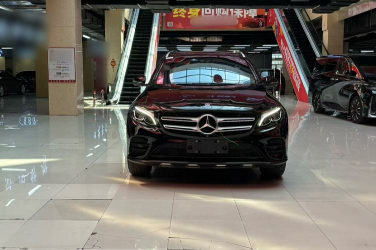 Used Mercedes-Benz GLC 2018 Facelift GLC 260 4MATIC Luxury Edition Exterior 4