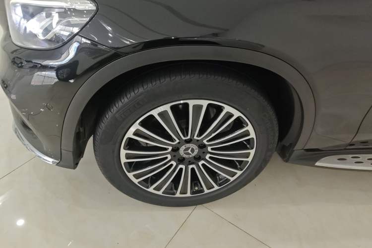Used Mercedes-Benz GLC 2018 Facelifted GLC 260 4MATIC Dynamic Edition Exterior 4