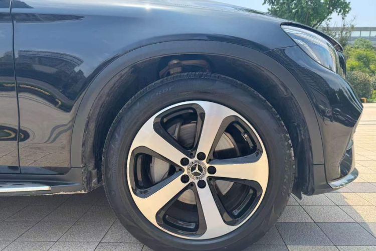 Used Mercedes-Benz GLC 2018 Facelift GLC 260 4MATIC Luxury Edition Exterior 4