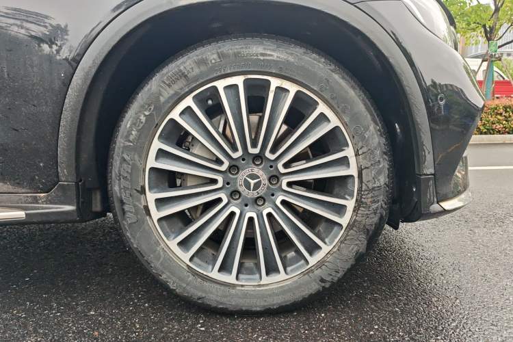 Used Mercedes-Benz GLC 2018 Facelifted GLC 260 4MATIC Dynamic Edition Exterior 5