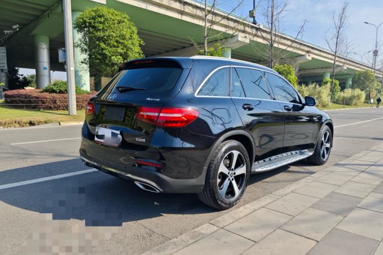 Used Mercedes-Benz GLC 2018 Facelift GLC 260 4MATIC Luxury Edition Exterior 5