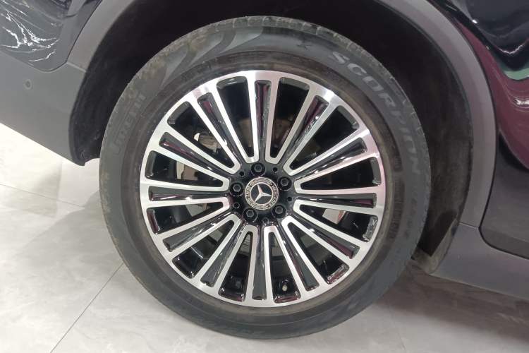 Used Mercedes-Benz GLC 2018 Facelift GLC 200 4MATIC Exterior 5