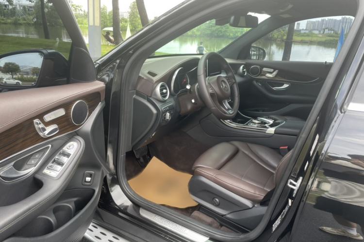 Used Mercedes-Benz GLC 2018 Facelift GLC 260 4MATIC Luxury Edition Exterior 5
