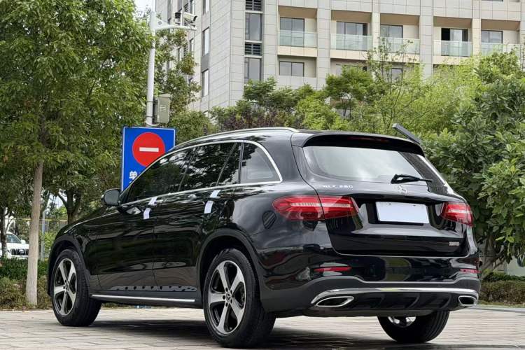 Used Mercedes-Benz GLC 2018 GLC 260 4MATIC Luxury Model Exterior 5