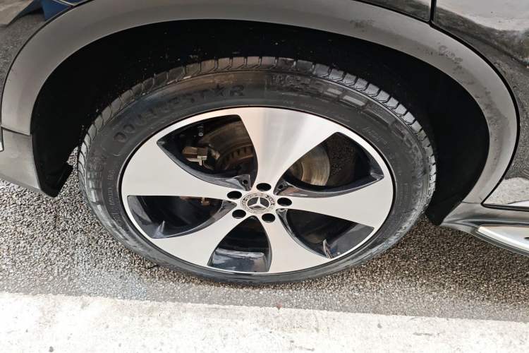 Used Mercedes-Benz GLC 2018 Refreshed GLC 300 4MATIC Dynamic Edition Exterior 5