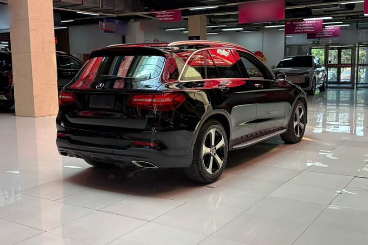 Used Mercedes-Benz GLC 2018 Facelift GLC 260 4MATIC Luxury Edition Exterior 5