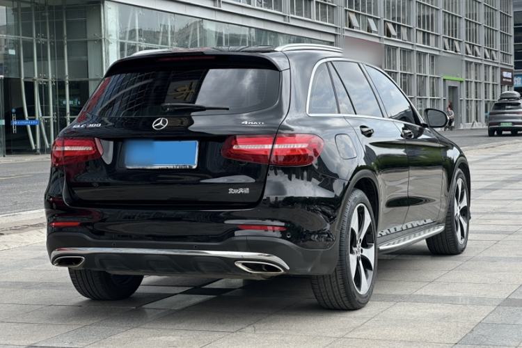 Used Mercedes-Benz GLC 2018 Refreshed GLC 300 4MATIC Dynamic Edition Exterior 5