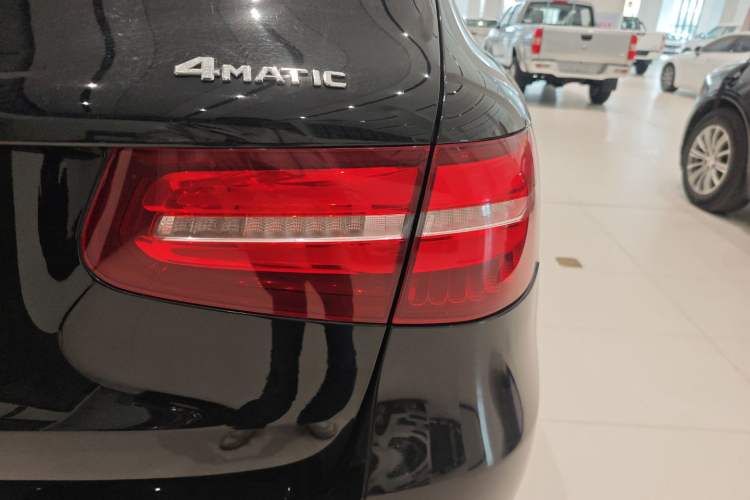 Used Mercedes-Benz GLC 2018 Facelift GLC 200 4MATIC Exterior 6