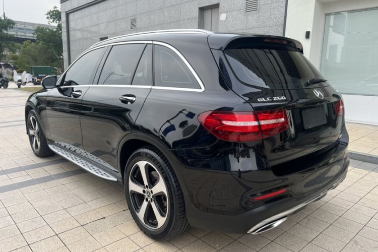 Used Mercedes-Benz GLC 2018 Facelift GLC 260 4MATIC Luxury Edition Exterior 6