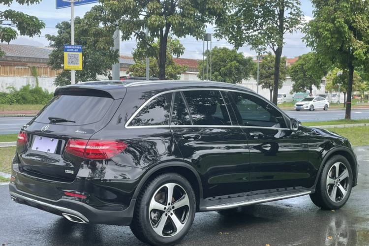 Used Mercedes-Benz GLC 2018 Facelift GLC 260 4MATIC Luxury Edition Exterior 6