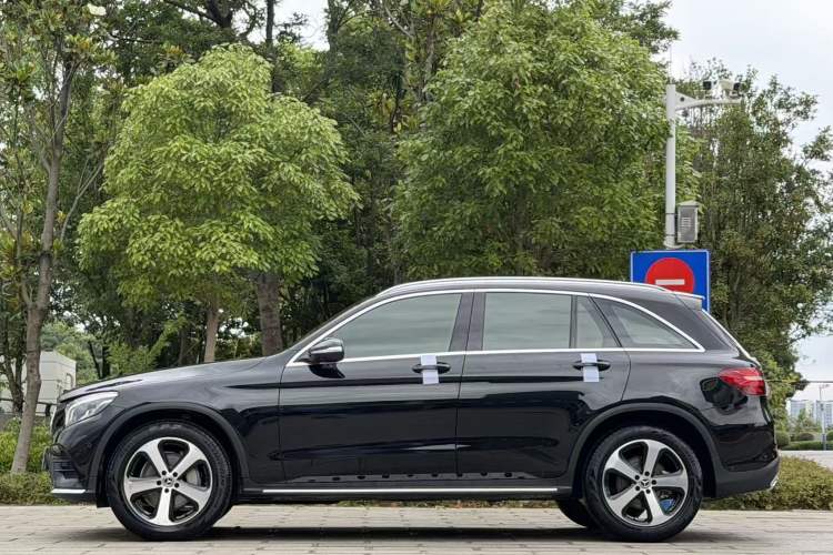 Used Mercedes-Benz GLC 2018 GLC 260 4MATIC Luxury Model Exterior 6