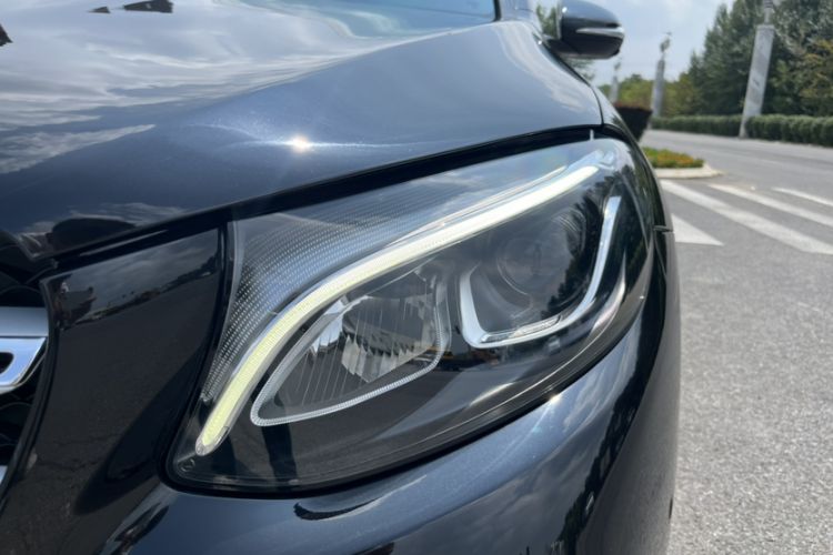 Used Mercedes-Benz GLC 2018 Facelifted GLC 260 4MATIC Dynamic Edition Exterior 8