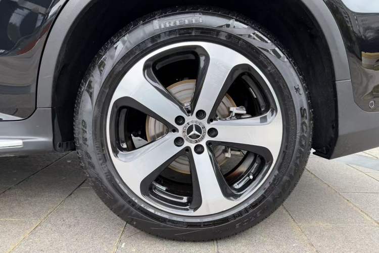 Used Mercedes-Benz GLC 2018 GLC 260 4MATIC Luxury Model Exterior 9
