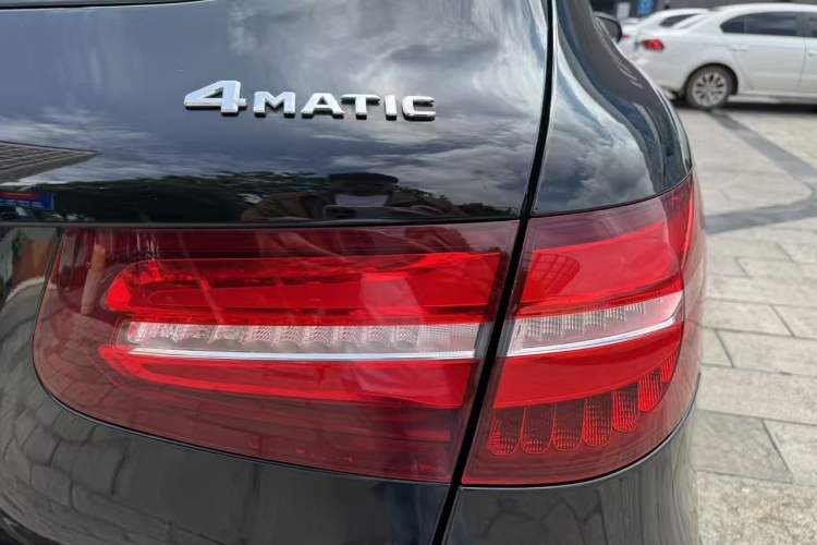 Used Mercedes-Benz GLC 2018 Facelift GLC 260 4MATIC Luxury Edition Exterior 9