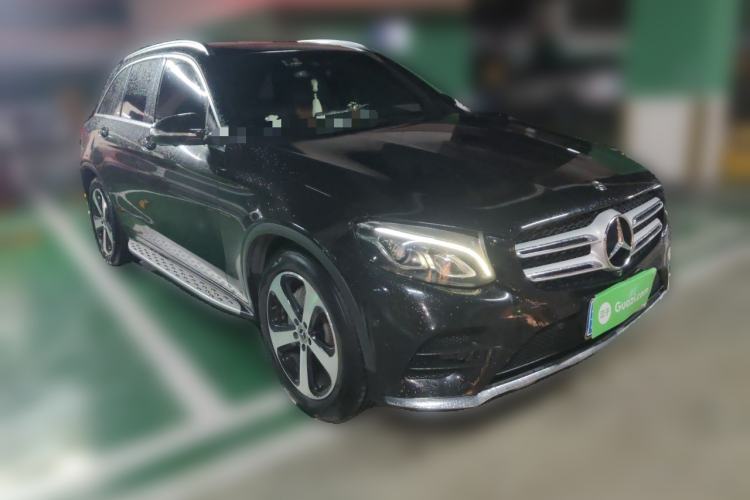 Used Mercedes-Benz GLC 2018 Facelift GLC 260 4MATIC Luxury Edition Front Right 45 Deg