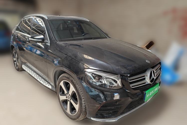 Used Mercedes-Benz GLC 2018 GLC 260 4MATIC Luxury Model Front Right 45 Deg