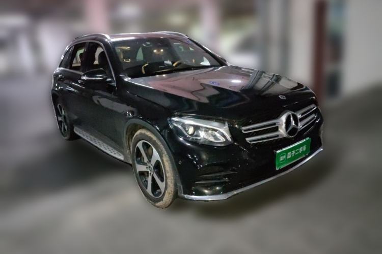 Used Mercedes-Benz GLC 2018 GLC 260 4MATIC Luxury Model Front Right 45 Deg