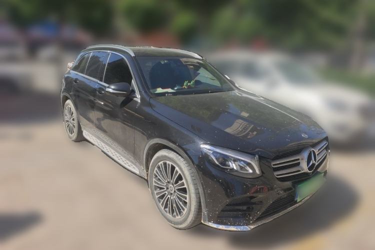 Used Mercedes-Benz GLC 2018 GLC 260 4MATIC Luxury Model Front Right 45 Deg