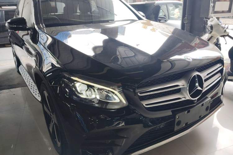 Used Mercedes-Benz GLC 2018 Facelift GLC 260 4MATIC Luxury Edition Front Right 45 Deg