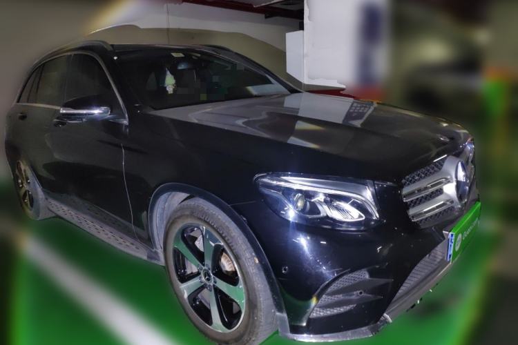 Used Mercedes-Benz GLC 2018 GLC 260 4MATIC Luxury Model Front Right 45 Deg
