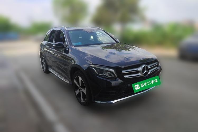 Used Mercedes-Benz GLC 2018 Facelift GLC 260 4MATIC Luxury Edition Front Right 45 Deg