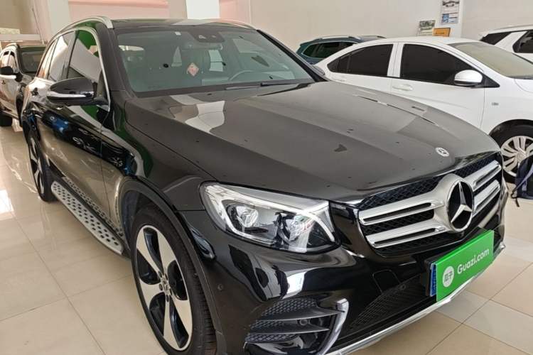Used Mercedes-Benz GLC 2018 Refreshed GLC 300 4MATIC Dynamic Edition Front Right 45 Deg