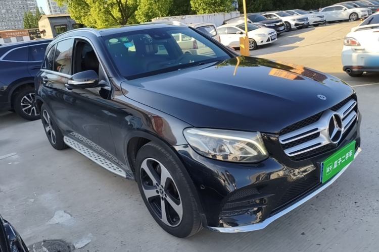Used Mercedes-Benz GLC 2018 Facelift GLC 260 4MATIC Luxury Edition Front Right 45 Deg
