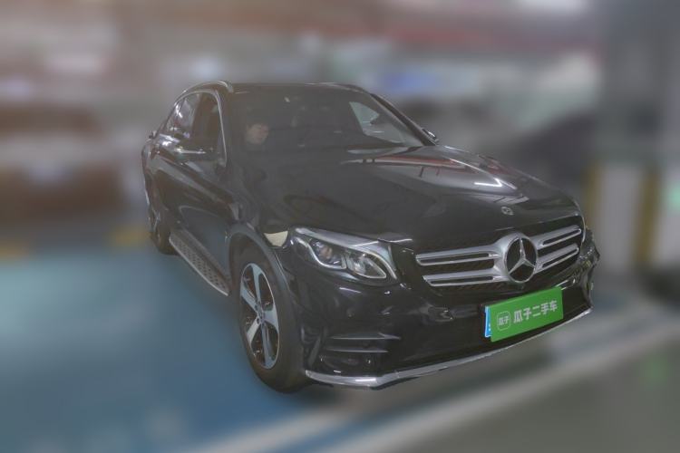 Used Mercedes-Benz GLC 2018 Facelift GLC 260 4MATIC Luxury Edition Front Right 45 Deg