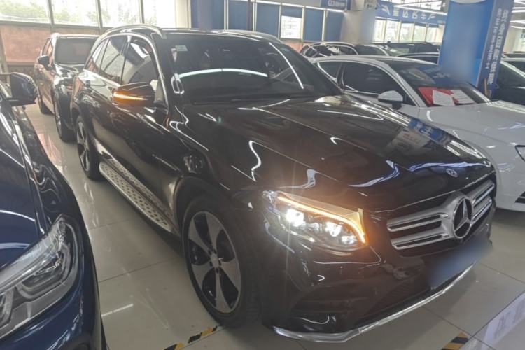Used Mercedes-Benz GLC 2018 Refreshed GLC 300 4MATIC Dynamic Edition Front Right 45 Deg