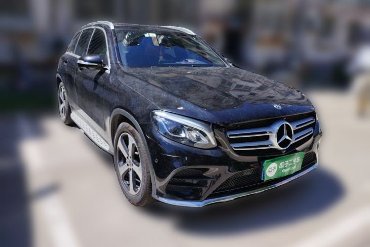 Used Mercedes-Benz GLC 2018 GLC 260 4MATIC Luxury Model Front Right 45 Deg