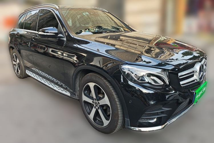 Used Mercedes-Benz GLC 2018 Facelift GLC 260 4MATIC Luxury Edition Front Right 45 Deg