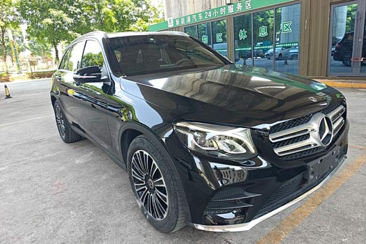 Used Mercedes-Benz GLC 2018 Facelifted GLC 260 4MATIC Dynamic Edition Front Right 45 Deg