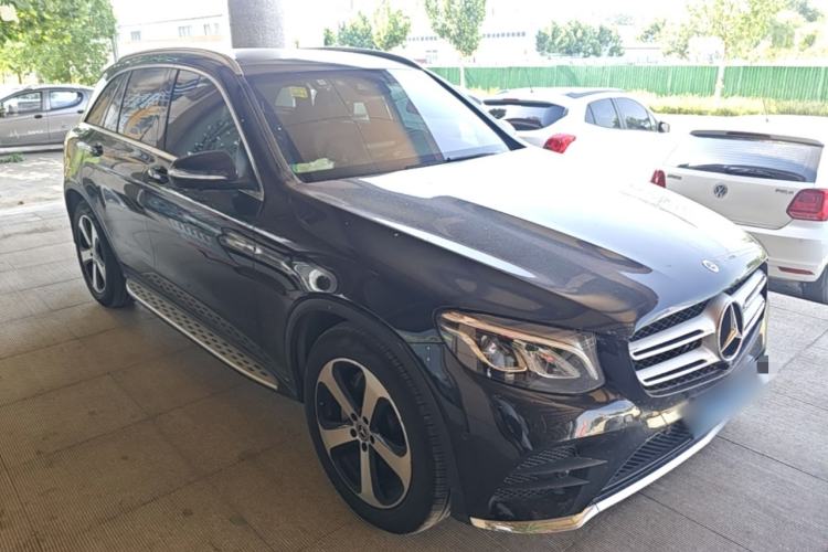 Used Mercedes-Benz GLC 2018 Facelift GLC 260 4MATIC Luxury Edition Front Right 45 Deg