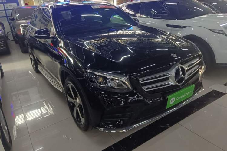 Used Mercedes-Benz GLC 2018 Facelift GLC 260 4MATIC Luxury Edition Front Right 45 Deg