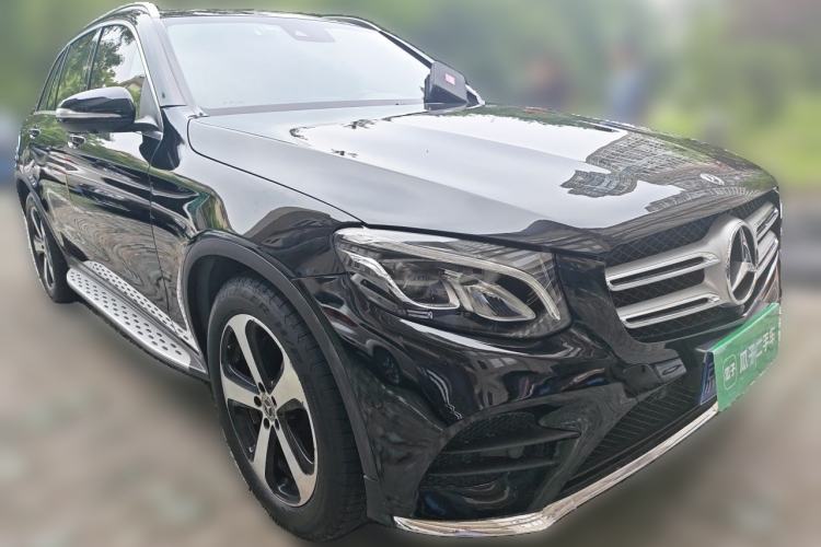 Used Mercedes-Benz GLC 2018 Facelift GLC 260 4MATIC Luxury Edition Front Right 45 Deg