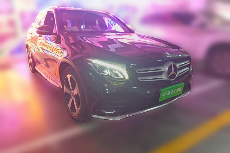 Used Mercedes-Benz GLC 2018 GLC 260 4MATIC Luxury Model Front Right 45 Deg