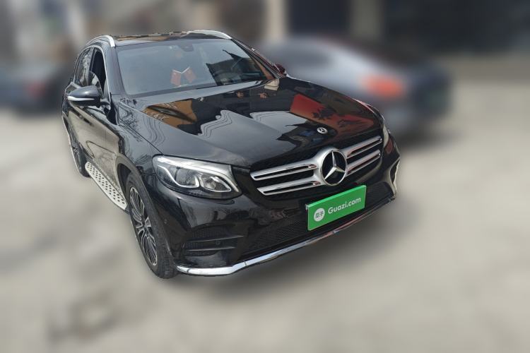 Used Mercedes-Benz GLC 2018 GLC 260 4MATIC Luxury Model Front Right 45 Deg