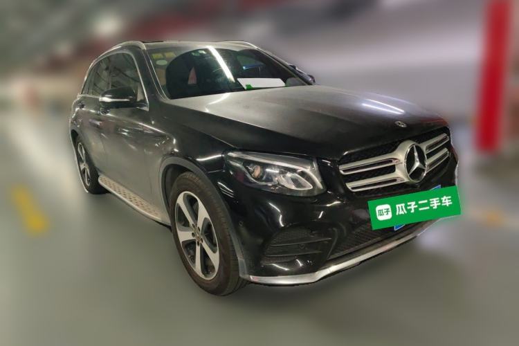 Used Mercedes-Benz GLC 2018 Facelift GLC 260 4MATIC Luxury Edition Front Right 45 Deg