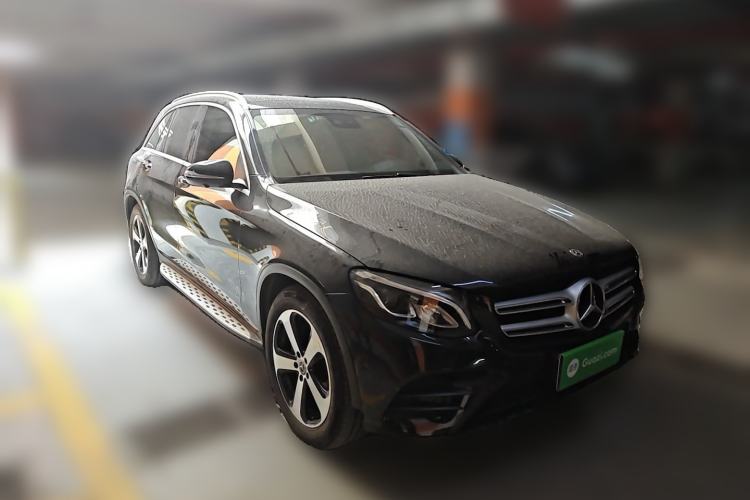 Used Mercedes-Benz GLC 2018 GLC 260 4MATIC Luxury Model Front Right 45 Deg