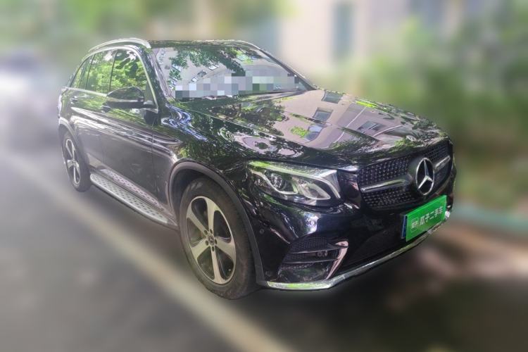 Used Mercedes-Benz GLC 2018 Facelift GLC 260 4MATIC Luxury Edition Front Right 45 Deg