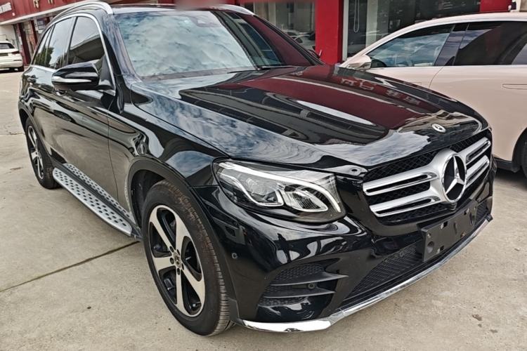Used Mercedes-Benz GLC 2018 Facelift GLC 260 4MATIC Luxury Edition Front Right 45 Deg