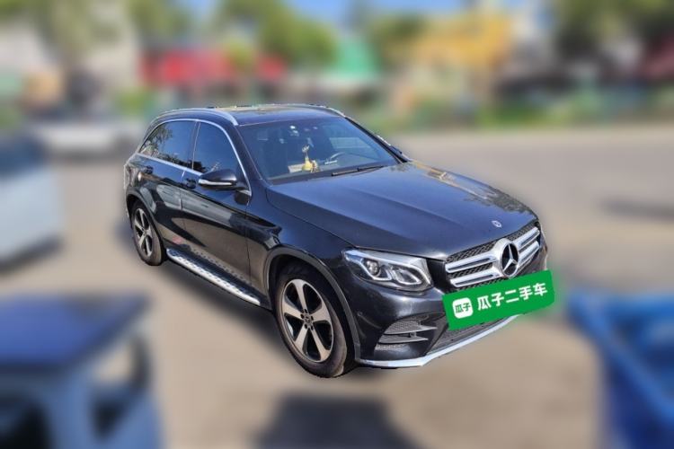 Used Mercedes-Benz GLC 2018 GLC 260 4MATIC Luxury Model Front Right 45 Deg