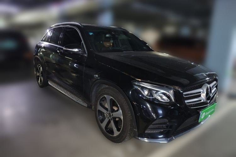 Used Mercedes-Benz GLC 2018 GLC 260 4MATIC Luxury Model Front Right 45 Deg